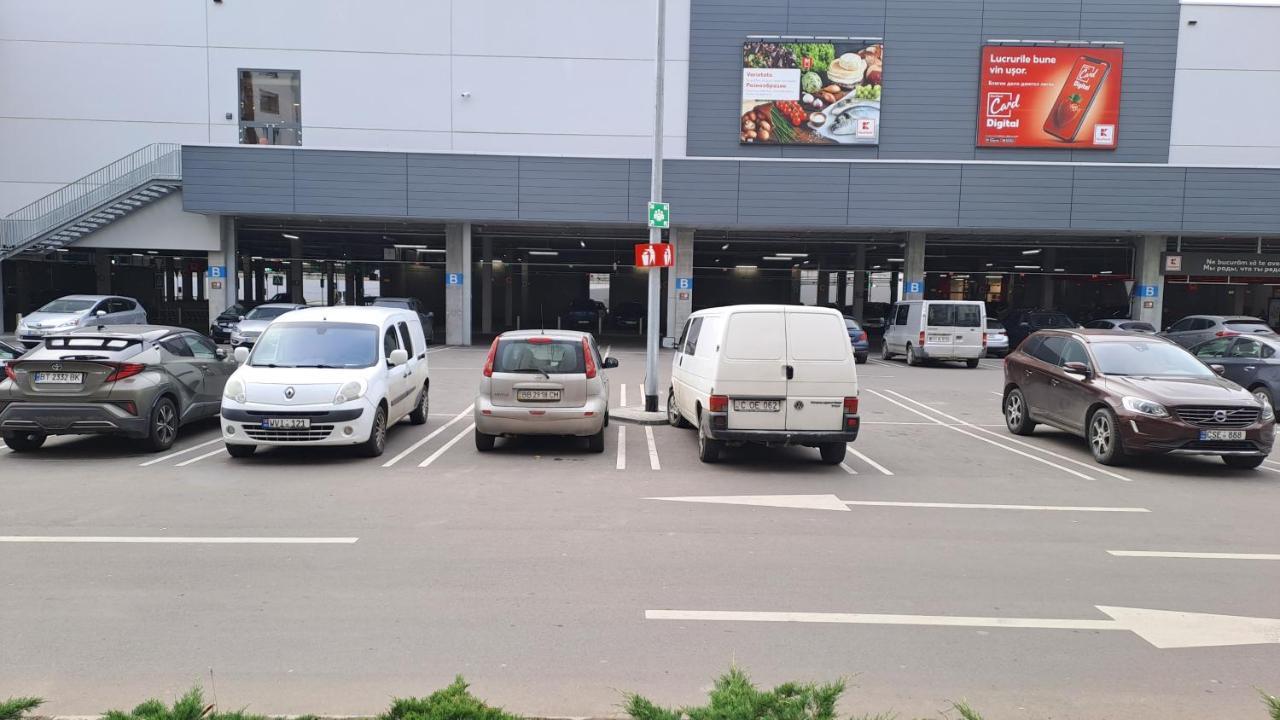 Apartamento Airport 24&24 Car Parking Chisináu Exterior foto